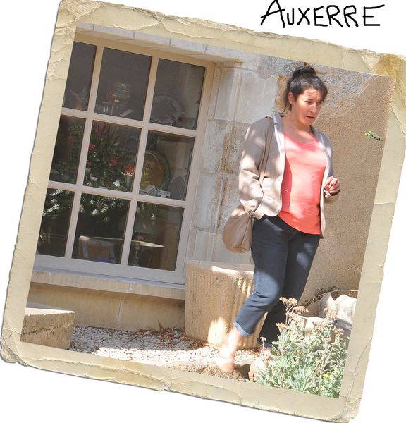 AUXERRE , petite ruelle