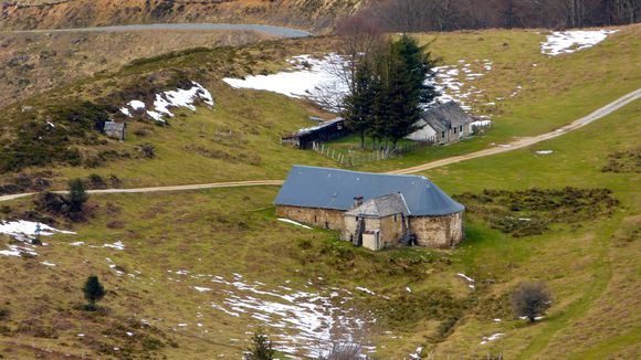 La-chapelle-Saint-sauveur-vue-du-col-de-Burdincurutcheta.jpg