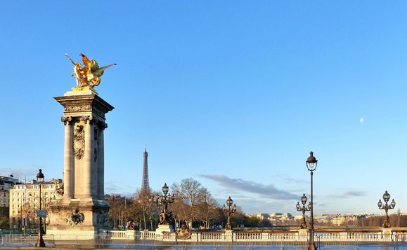 Vue-du-pont-Alexandre-III-sur-la-Tour-Eiffel-et-le-copie-1.jpg