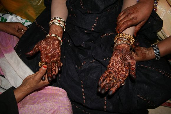 Préparation de la marié Henné Atar Sahara de Mauritanie