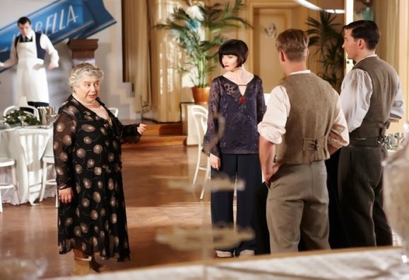 Miss-Fischer-S1X12-bal-masque-chez-tantine-Sondage-tend.jpg