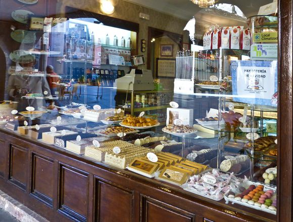 Vitrine de pâtisserie à l'approche des fêtes