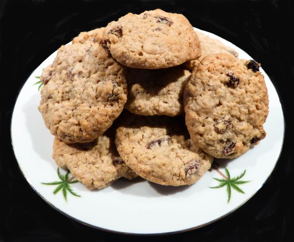 Cookies-aux-flocons-d-avoine-et-aux-raisins.jpg