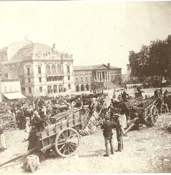 Place du Champ - jour de marché - 11