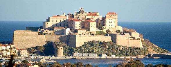 calvi-la-citadelle-genoise-et-le-port-Blog-de-Phil.jpg