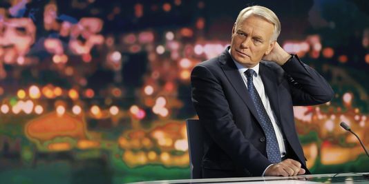 Jm-Ayrault-sur-plateau-jt.jpg