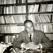 Jacques-Lemarchand-dans-son-bureau-Gallimard-annees-1950--.jpg