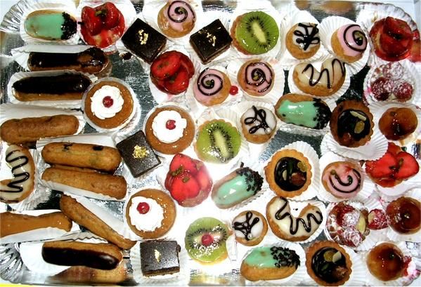 Fleurs,....fruit,.....tout ce qui se mange,...se boit....ou qui vient de la nature.......... - Page 2 Petits-gateaux