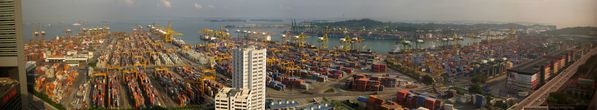 Singapore_port_panorama.jpg