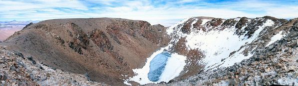 Licancabur-summit-crater---summitpost.jpg