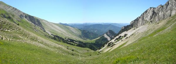 Vue sur la vallée au col de Seysse