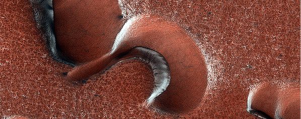 Defrosting-of-Dunes-with-Large-Gullies_ESP_024103_2565.jpg