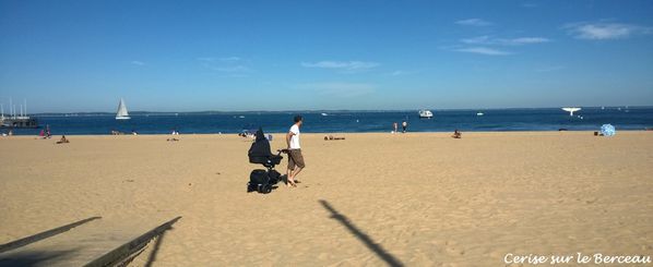 poussette-sur-le-sable-plage