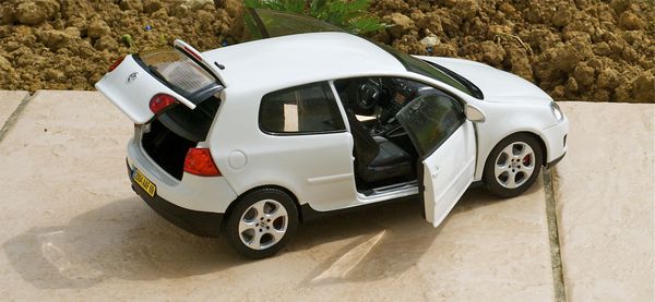 VW GOLF GTI COUPE BLANC NOREV16