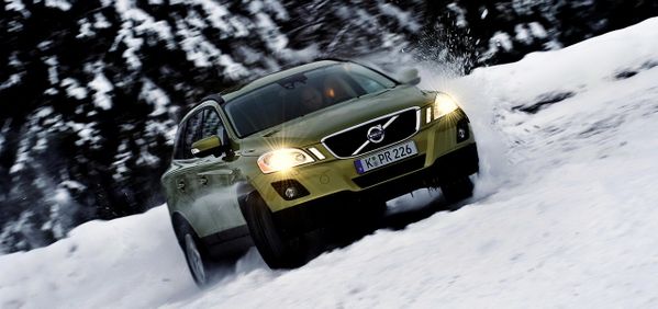 Volvo XC60 snow