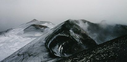 L'etna et ses cratères sous la neige en mai 2004