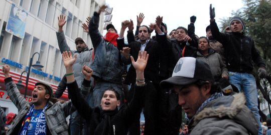 Tunisie_des-manifestants-reclament-la-demission-deBeji_Cai.jpg