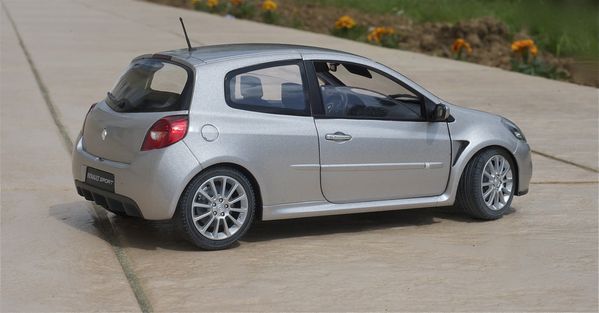 RENAULT CLIO RS3 COUPE GRIS SOLIDO02