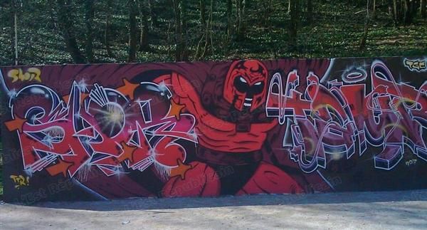 au-stade-le-mur-d-entrainement-est-magnifiquement-graffe