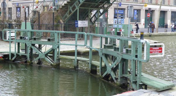 passerelledeladouane0.jpg
