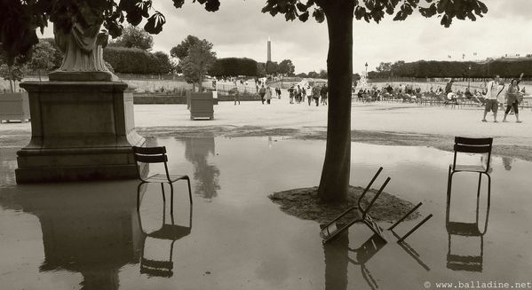 bancs-sous-pluie-ancien-cp.JPG