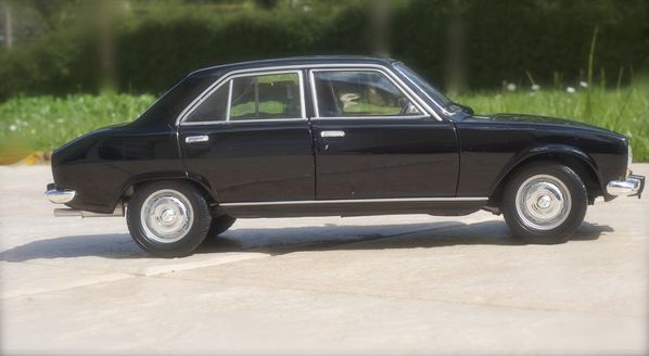 PEUGEOT 504 GL BERLINE NOIR WELLY01
