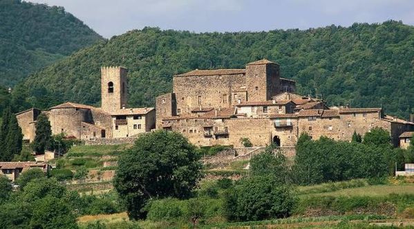 Santa-Pau---cebtre-medieval---Phturespana.jpg