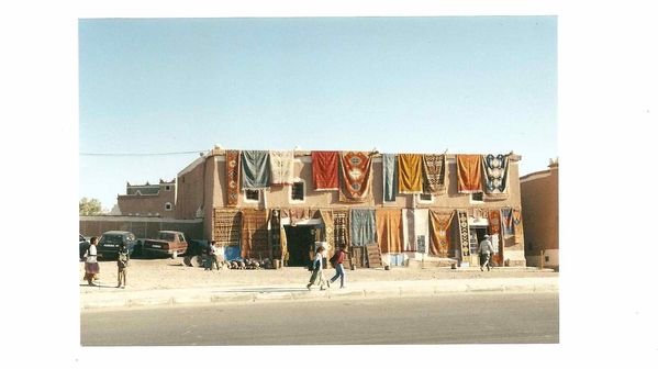 Marchand de tapis à Ouarzazate.