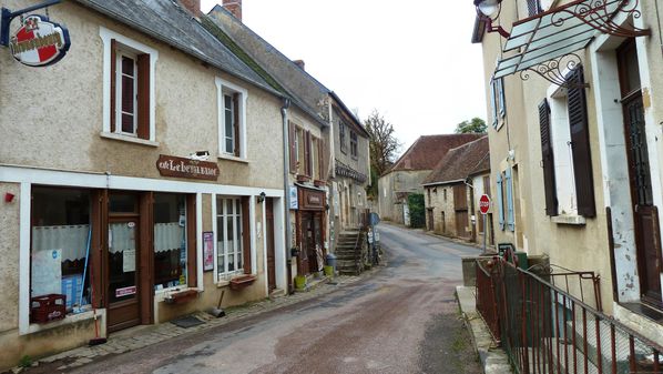 Lurcy-rue-principale.JPG