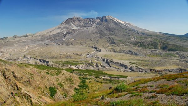 Mount_St_Helens-Johnston-ridge---Flickr.jpg