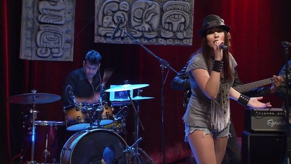 Sheyla-Dow-en-Simplemente-Doris-Canal-3-TVC-Honduras.jpg