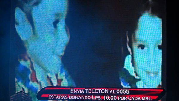 Sheyla Dow Show En Teleton 2013 Honduras (6)