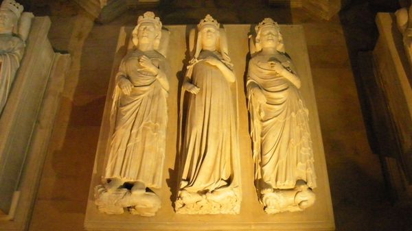 129 Tombs of Philip V le Long (1316-22AD), Jeanne d'Evreux