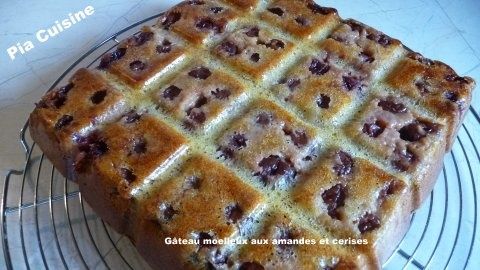 Gateau-moelleux-amandes-et-cerises-copie-1.JPG