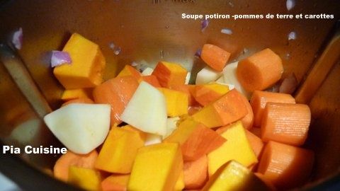 Soupe-potiron-pommes-de-terre-carottes--1-.JPG