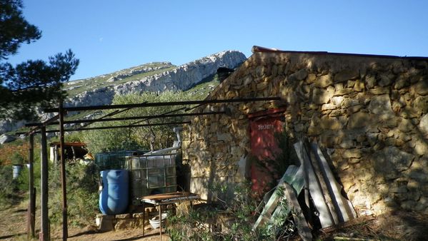 15--un-cabanon-pour-le-moins-isole.JPG