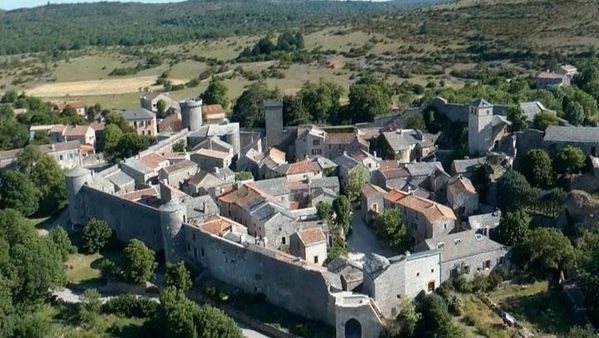 ms_96656417_villages-de-france-la-couvertoirade.jpg