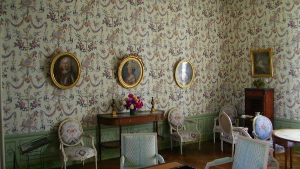 221 Summer Salon, Domino wallpaper, Château de Carrouges