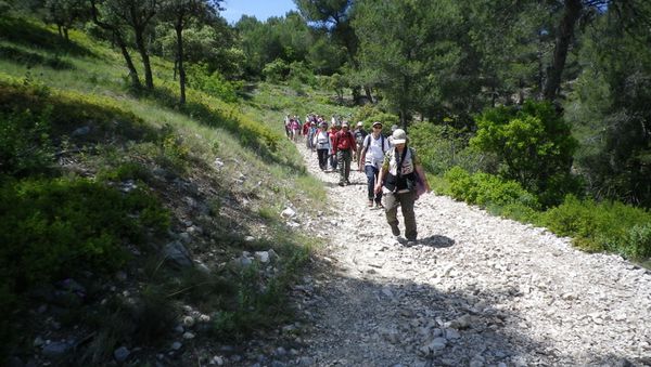 -29--La-descente-est-caillouteuse-et-Andre-Trotignon-en-fa.JPG