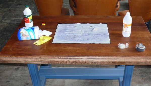 Table relookée : technique de transfert d'un motif sur bois oska ... Désign manger à salle Bois