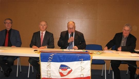 les-membres-du-bureau-et-patrick-chapuis-maire-photo-freder.jpg