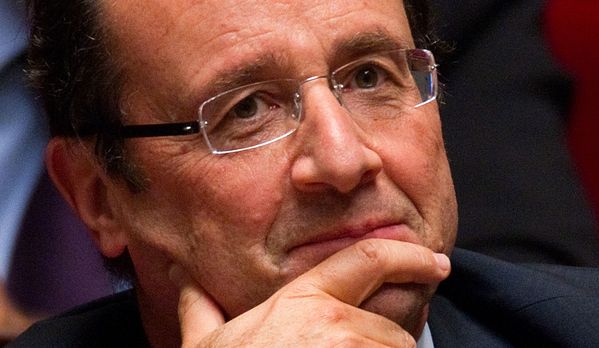 François Hollande : une loi visant à empêcher la fermeture des sites rentables