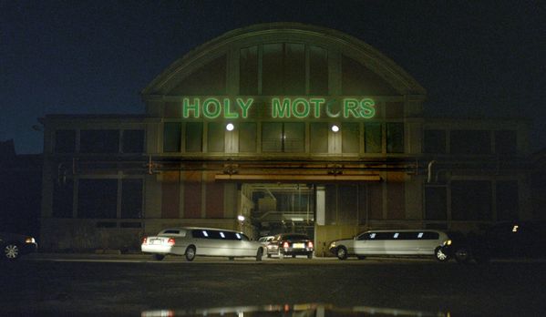 Holy-motors-PHOTO-1.jpg