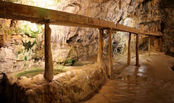 St-Nectaire-groote-du-Cornadore---2----promoresa.jpg
