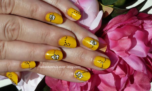 Nail-art-abeilles-au-miel-3.jpg