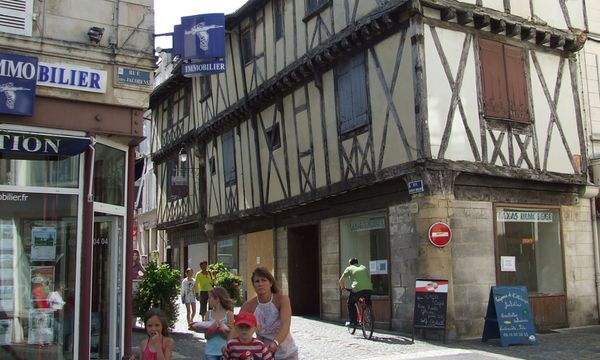 20100814 S32 4757 rue grosse horloge-bl