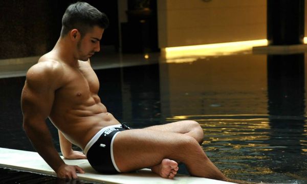 Roman-Dawidoff-Masculine-Desire-Burbujas-De-Deseo-05-700x42.jpg