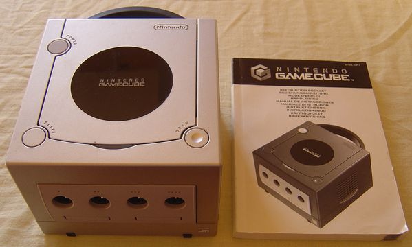 Nintendo---Game-cube---Console-grise-.JPG
