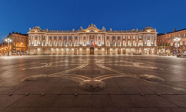 640px-Toulouse Capitole Night Wikimedia Commons