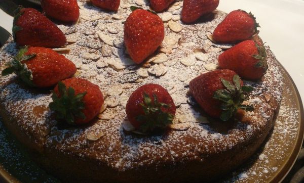 Gateau-aux-fraises-fourre-a-la-framboise---0433.JPG